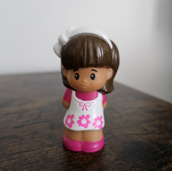 Fisher Price Little People Mia Figure | 2012 - Picture 1 of 4